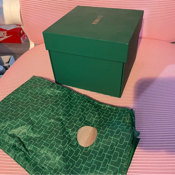 La Mer empty gift box with good material. Come with paper wrap - Picture 5 of 8